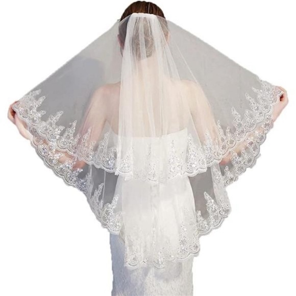 💕New white Wedding Beaded Edge Sequin Veil. - Picture 2 of 8